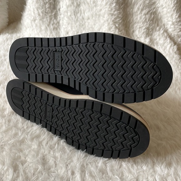 NWOT Toms Mesa waterproof black leather techy nylon lace up booties 5 - Picture 9 of 9